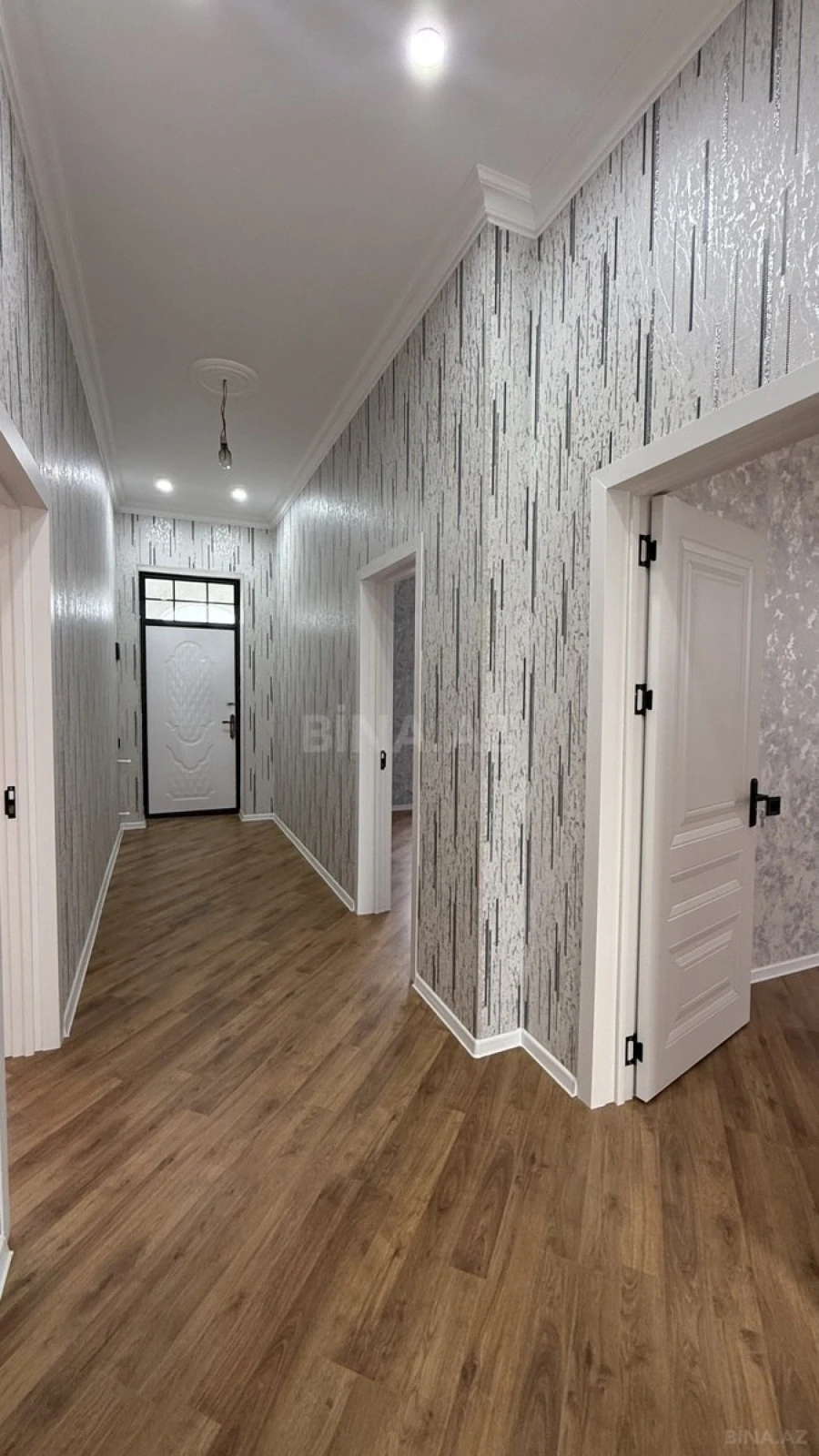 Satılır 5 otaqlı həyət evi 200 m²