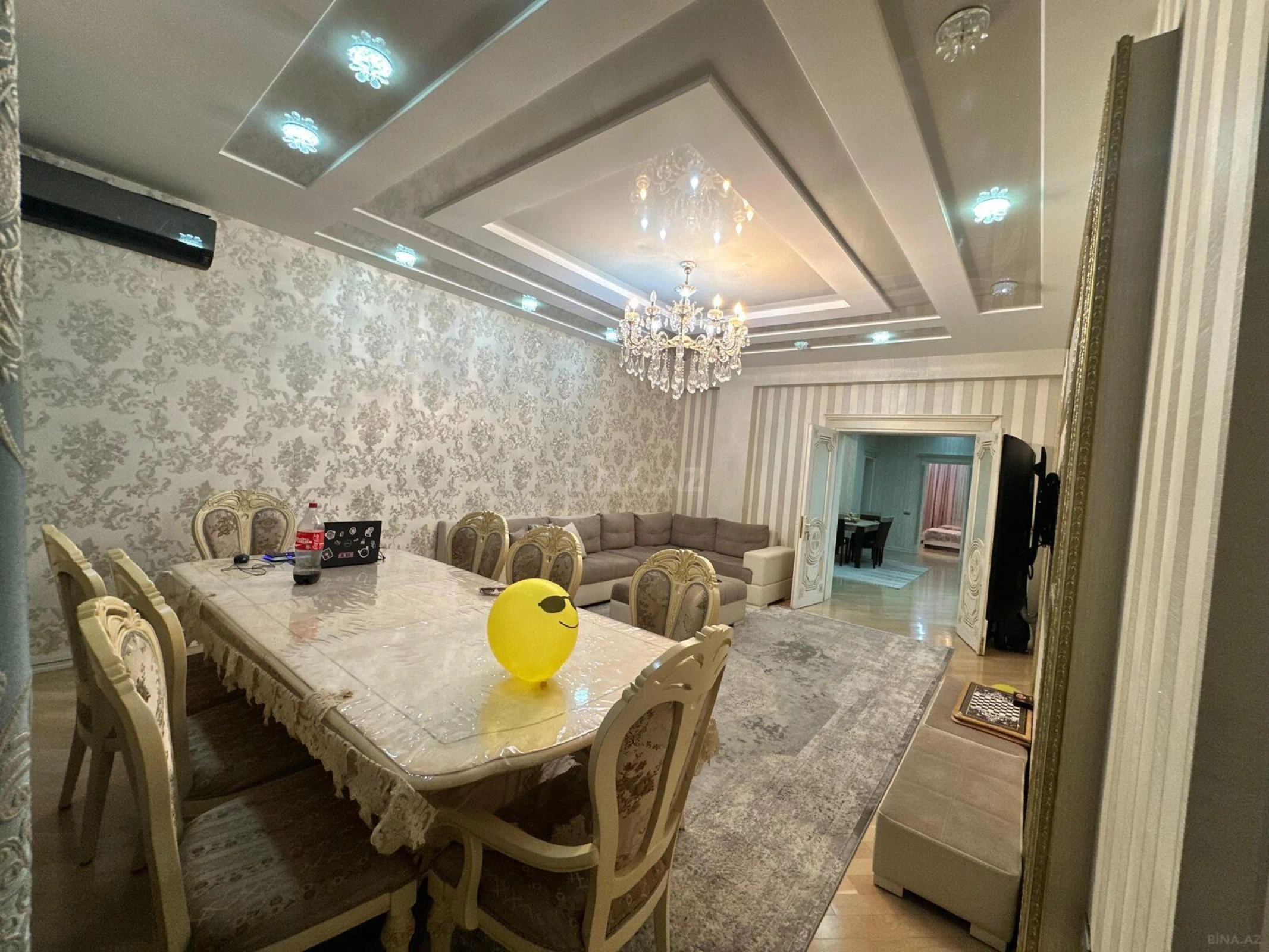 Satılır 4 otaqlı mənzil 180 m²