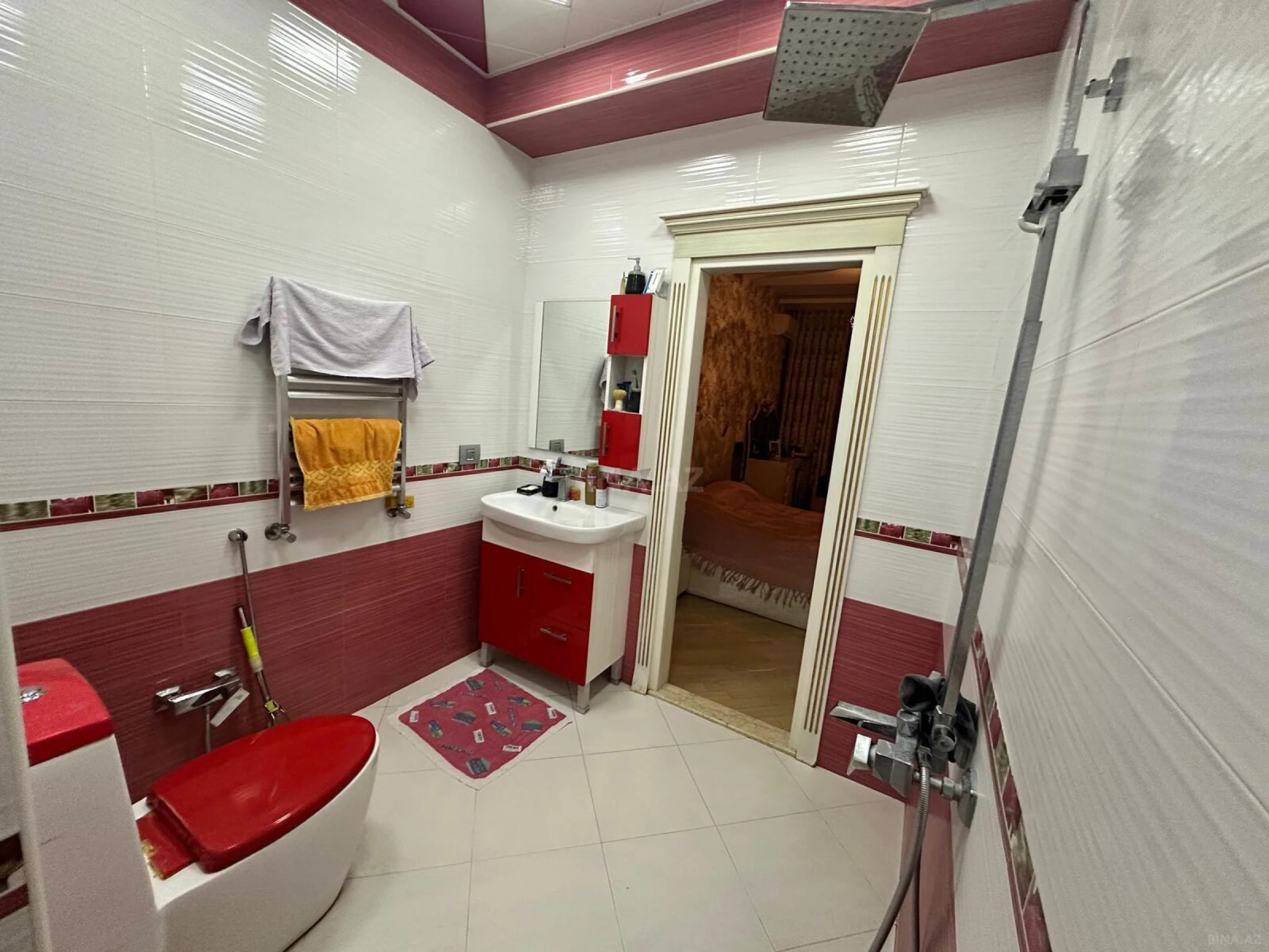 Satılır 4 otaqlı mənzil 180 m²