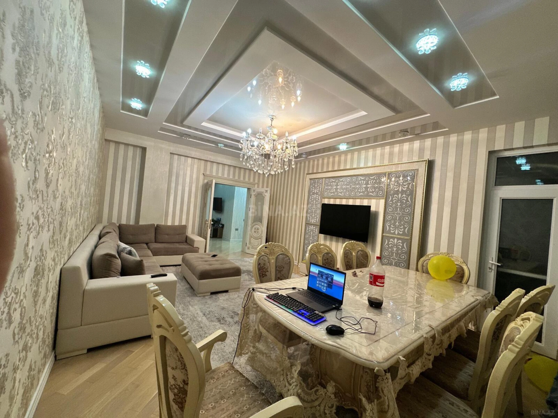 Satılır 4 otaqlı mənzil 180 m²