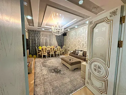 Satılır 4 otaqlı mənzil 180 m²