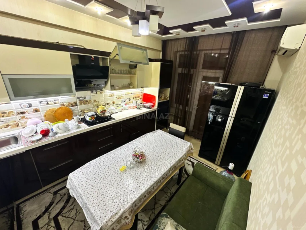 Satılır 4 otaqlı mənzil 180 m²