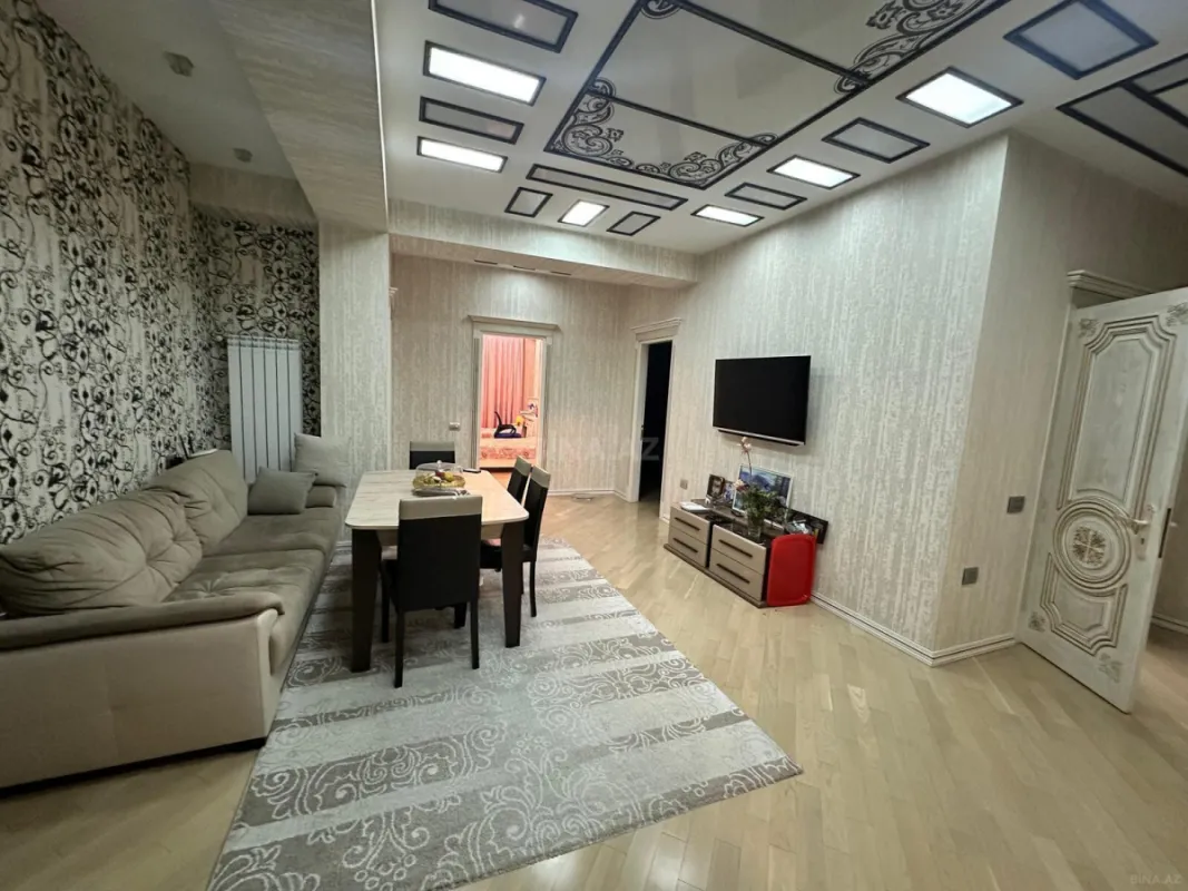 Satılır 4 otaqlı mənzil 180 m²