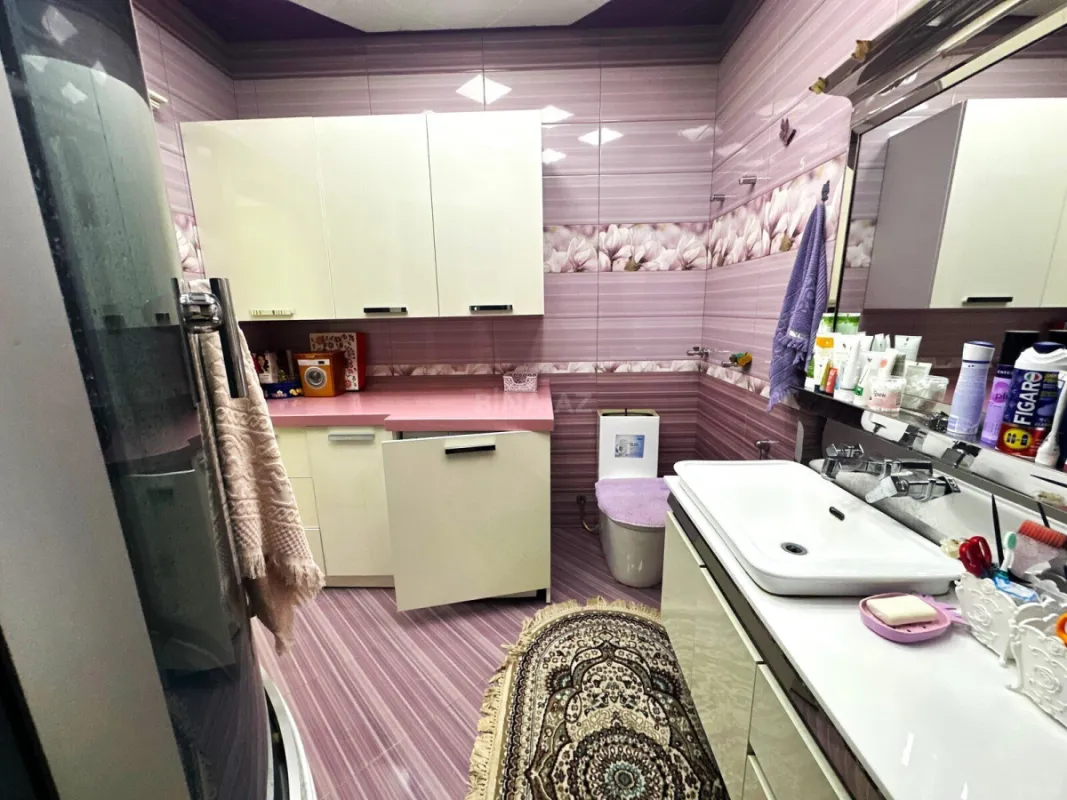 Satılır 4 otaqlı mənzil 180 m²