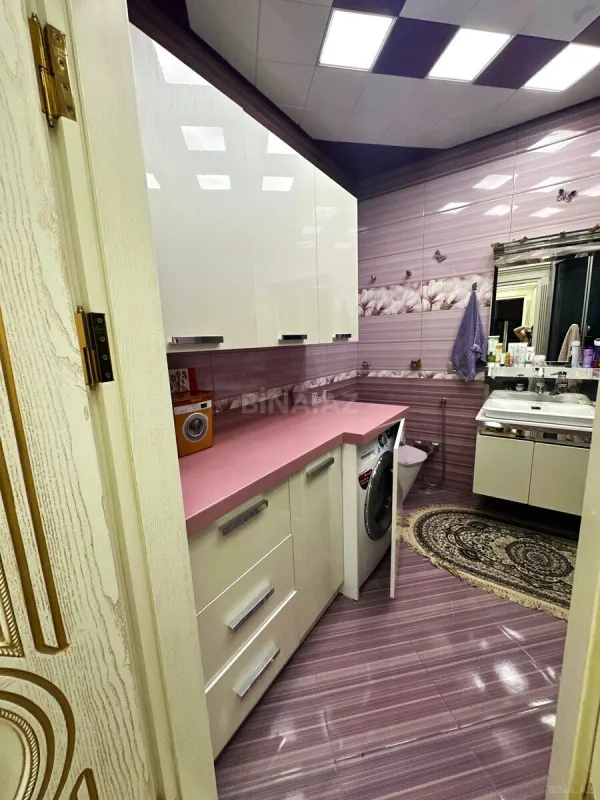 Satılır 4 otaqlı mənzil 180 m²