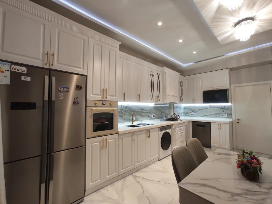 Satılır 3 otaqlı mənzil 126 m²