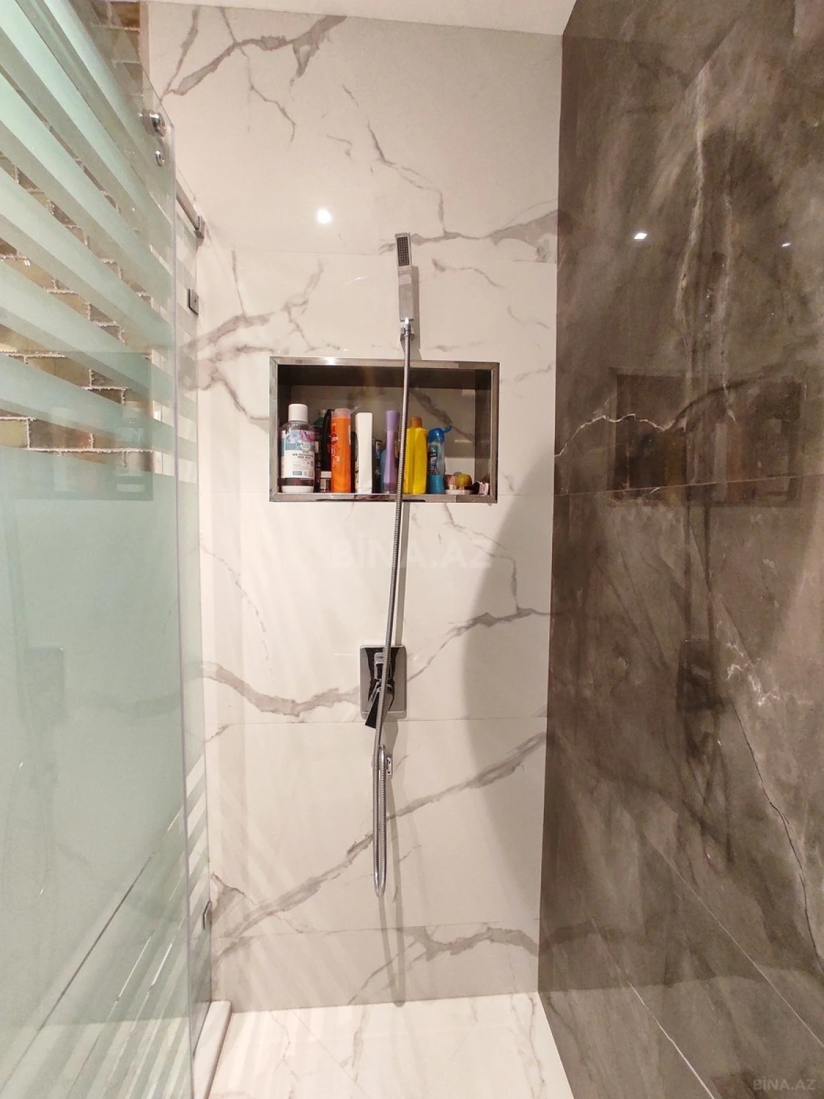 Satılır 3 otaqlı mənzil 126 m²