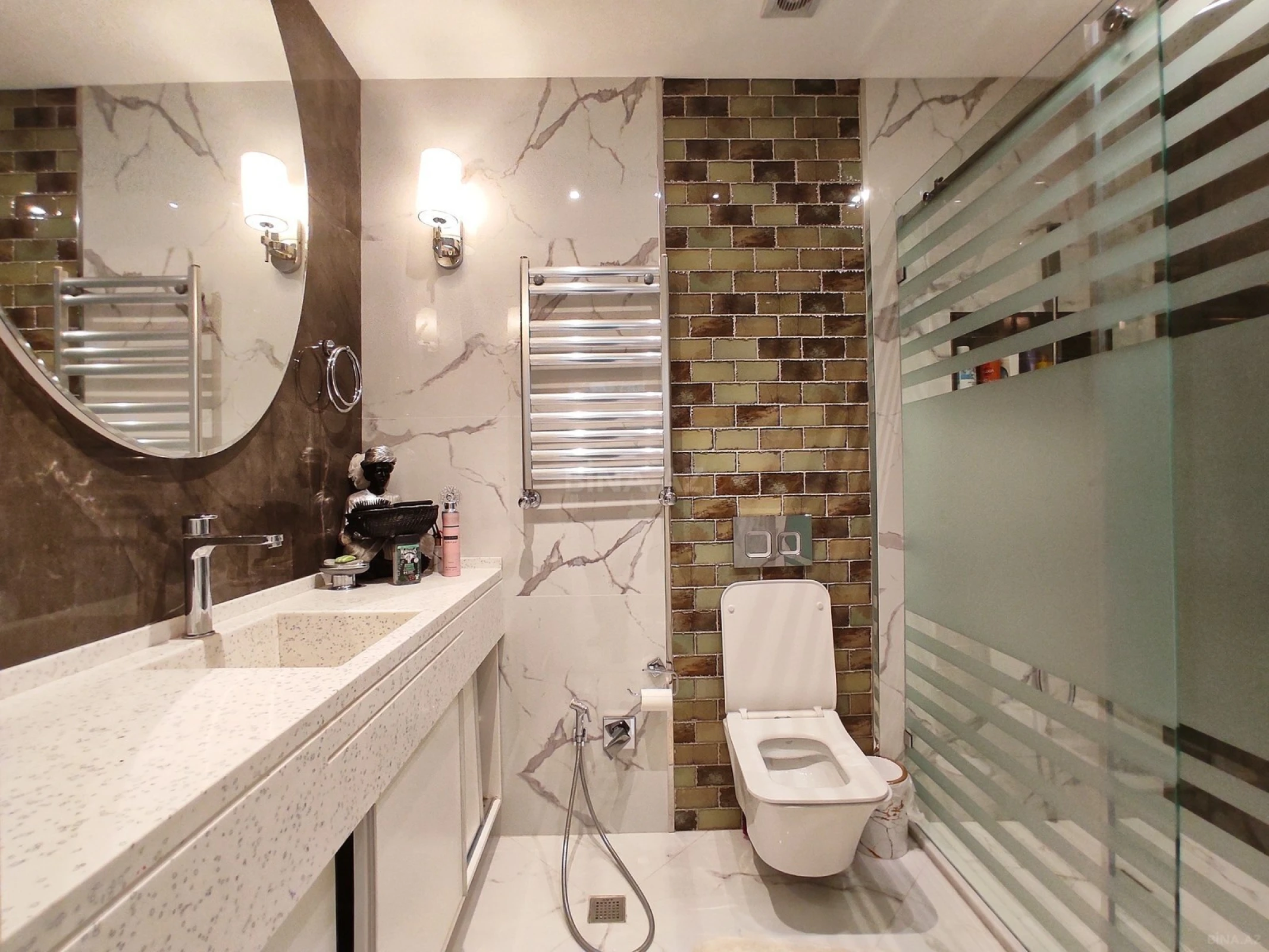 Satılır 3 otaqlı mənzil 126 m²