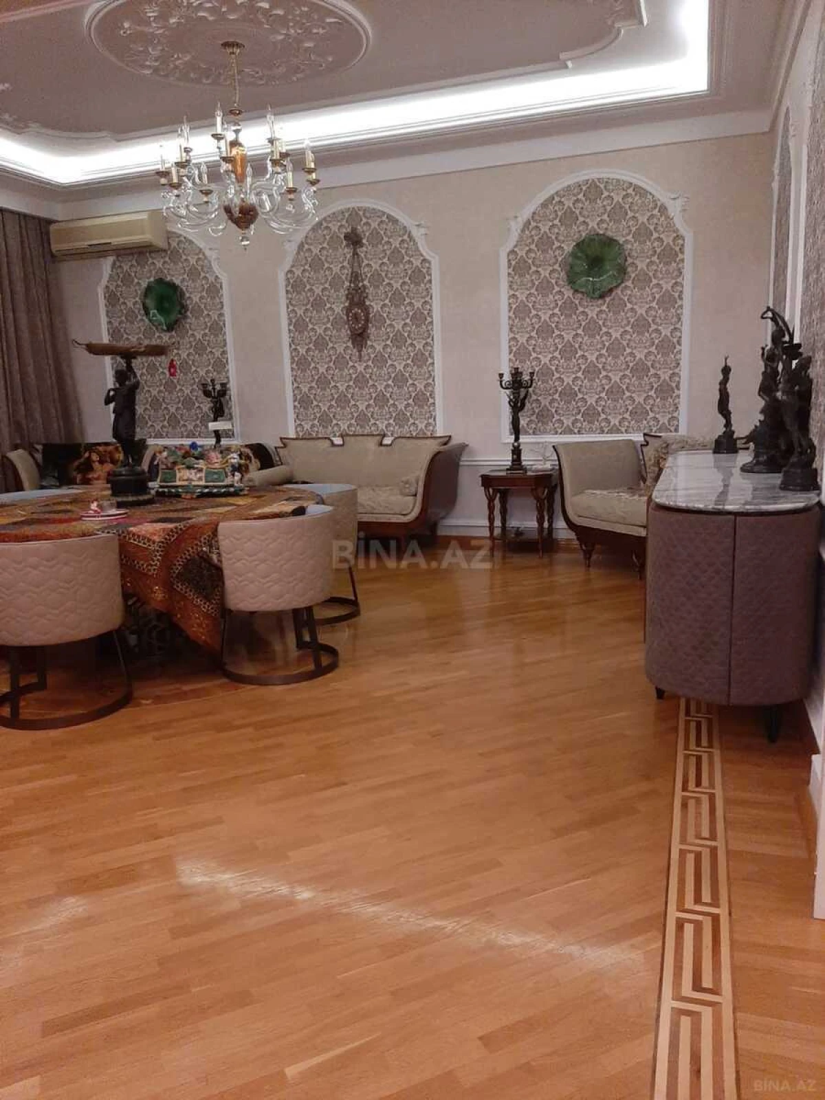 Satılır 4 otaqlı mənzil 200 m²