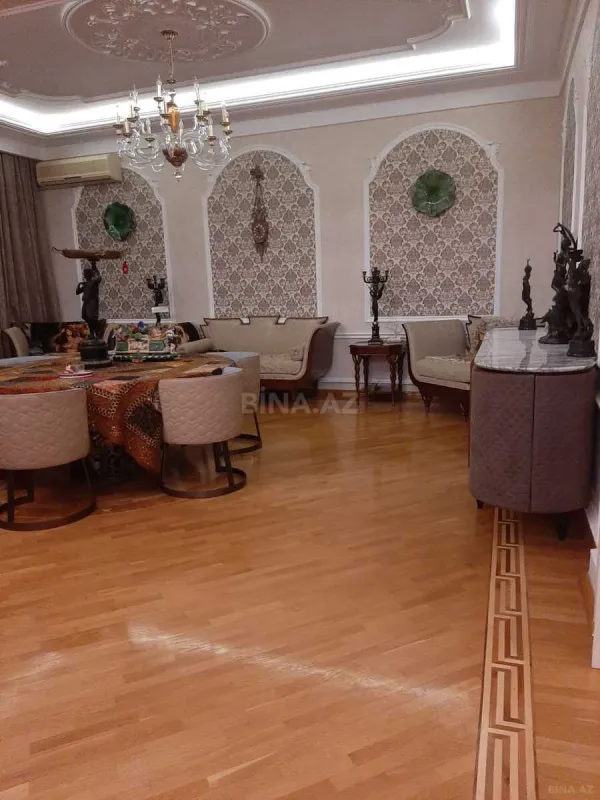 Satılır 4 otaqlı mənzil 200 m²