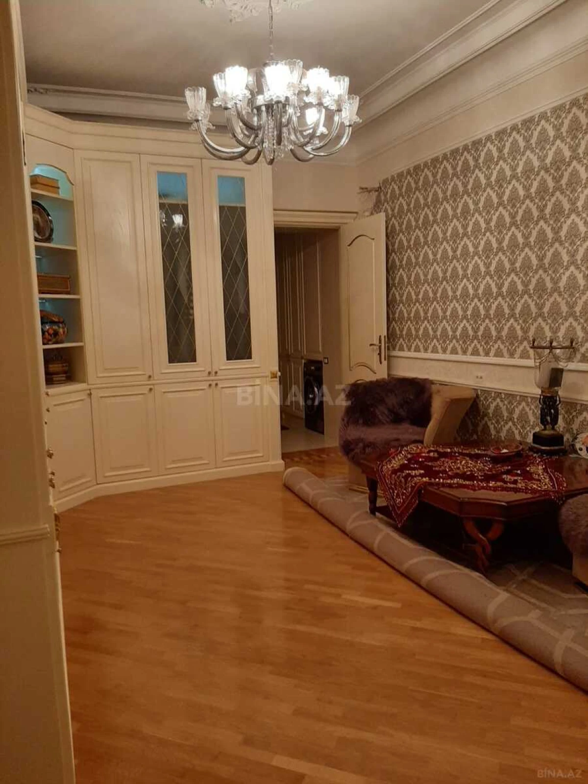 Satılır 4 otaqlı mənzil 200 m²