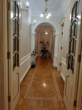 Satılır 4 otaqlı mənzil 200 m²