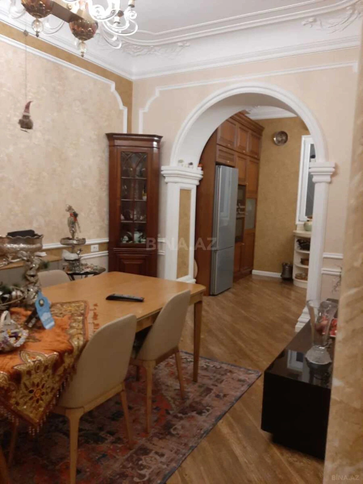 Satılır 4 otaqlı mənzil 200 m²