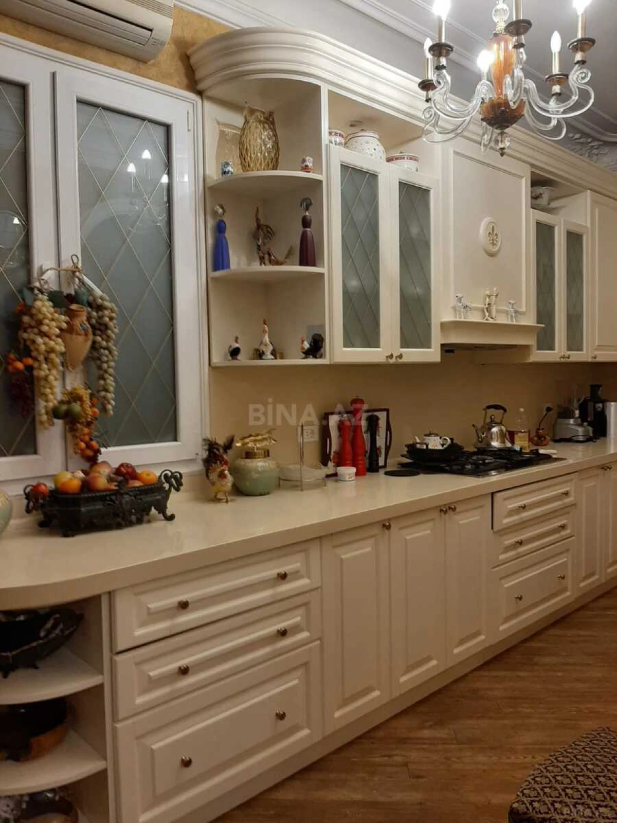 Satılır 4 otaqlı mənzil 200 m²