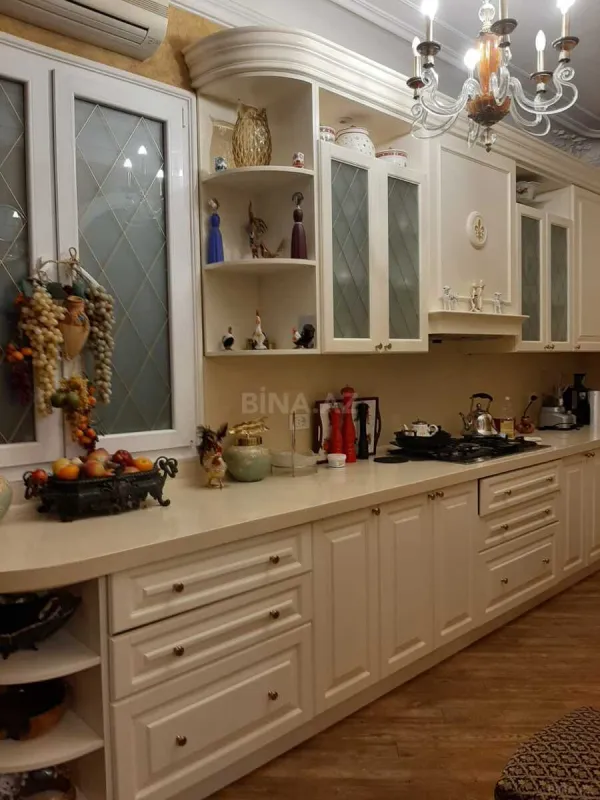 Satılır 4 otaqlı mənzil 200 m²