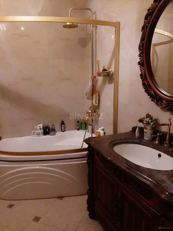 Satılır 4 otaqlı mənzil 200 m²