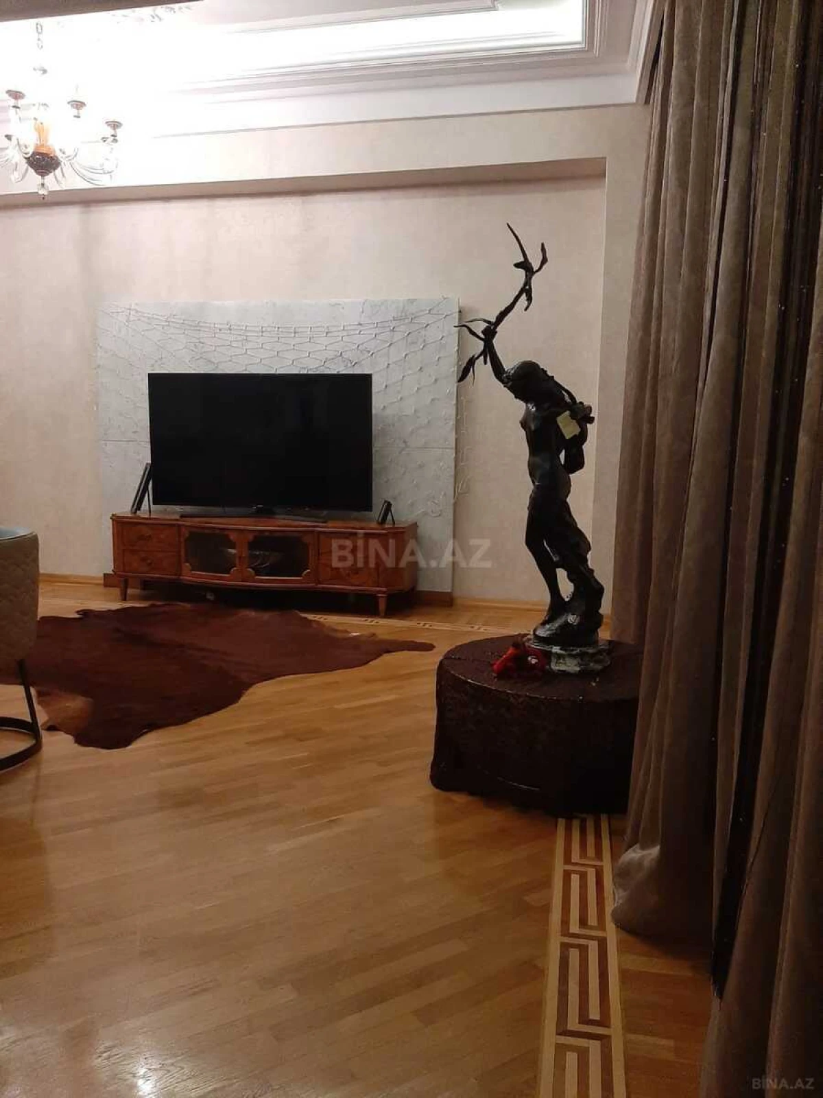 Satılır 4 otaqlı mənzil 200 m²