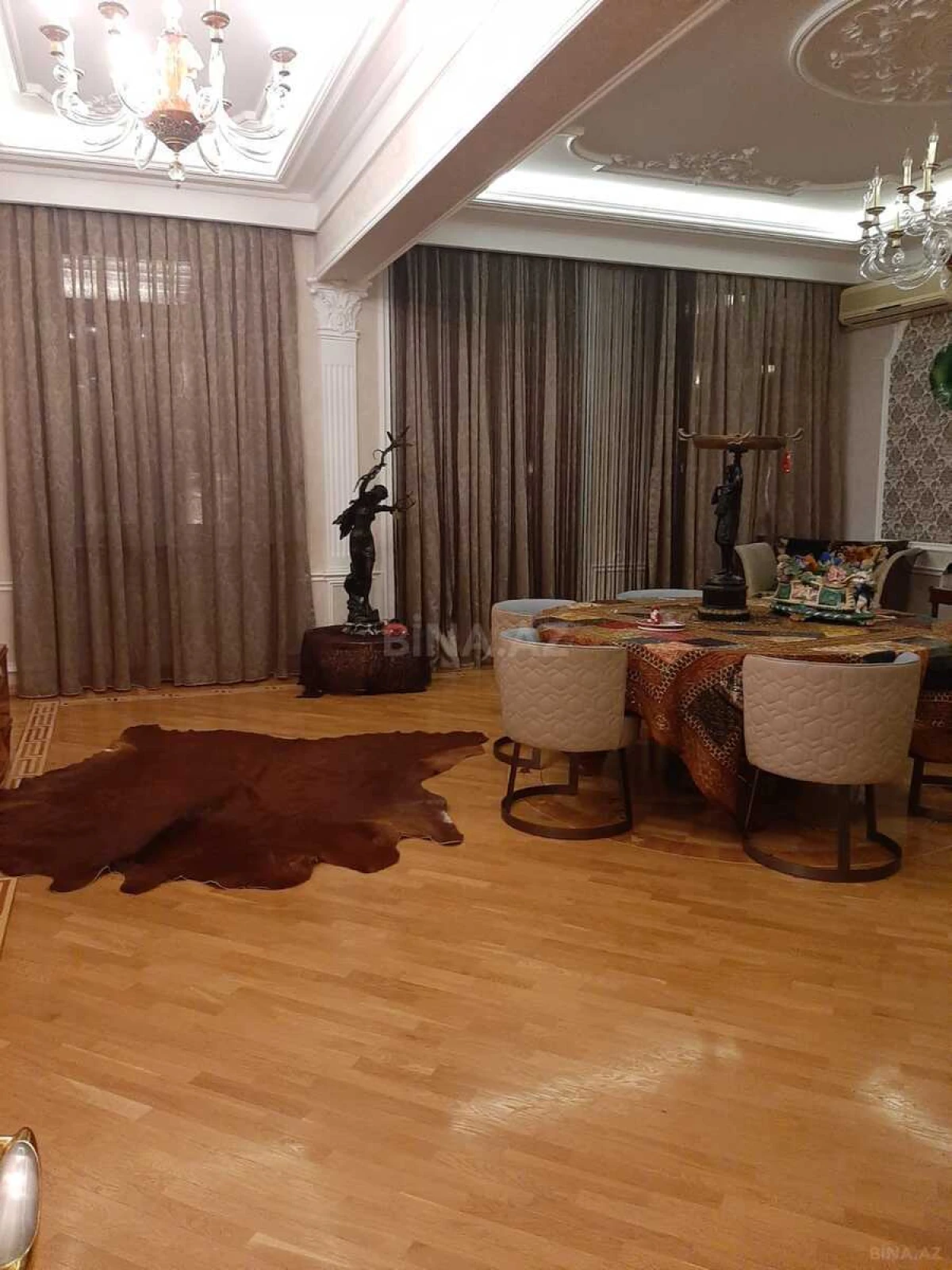 Satılır 4 otaqlı mənzil 200 m²