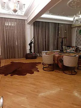 Satılır 4 otaqlı mənzil 200 m²