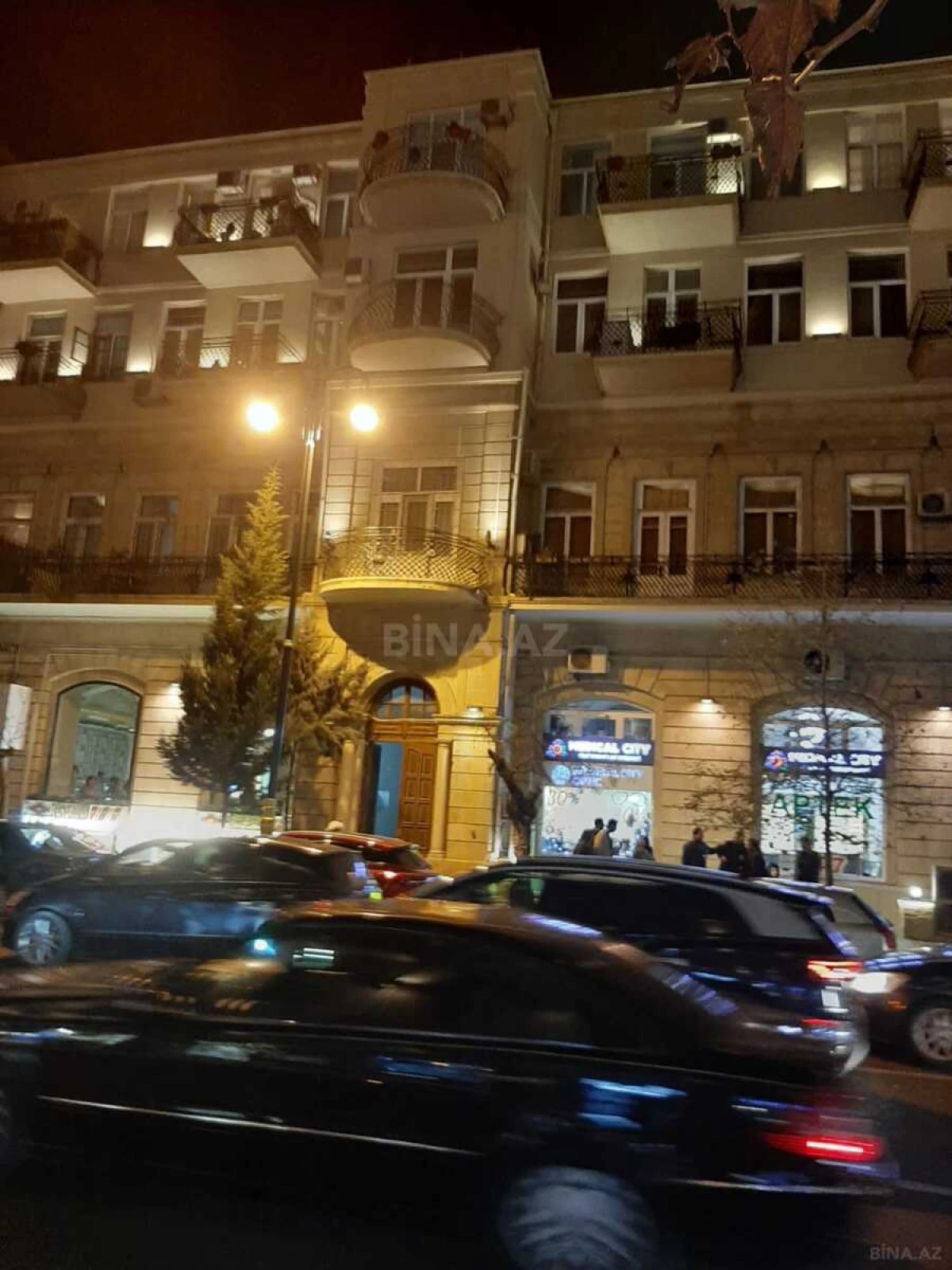 Satılır 4 otaqlı mənzil 200 m²