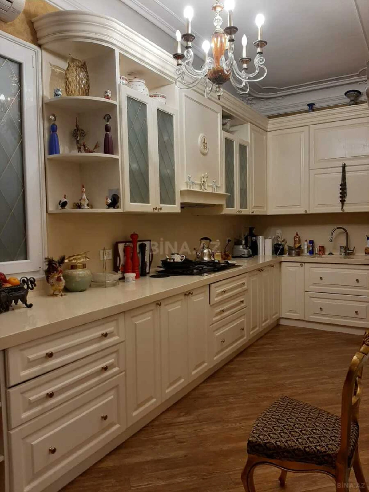 Satılır 4 otaqlı mənzil 200 m²