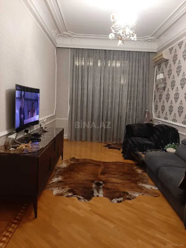 Satılır 4 otaqlı mənzil 200 m²