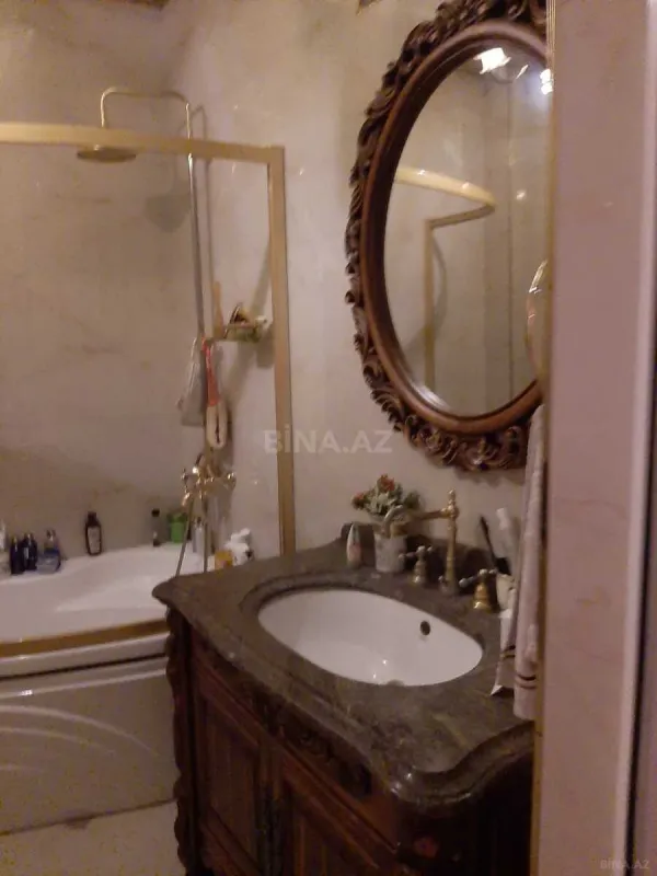 Satılır 4 otaqlı mənzil 200 m²