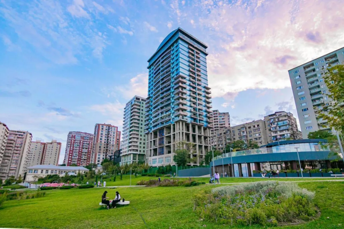 Satılır 3 otaqlı mənzil 196 m²