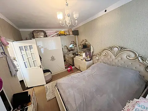 Satılır 5 otaqlı mənzil 120 m²