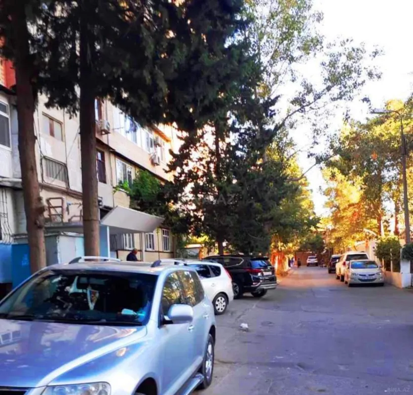 Satılır 5 otaqlı mənzil 120 m²