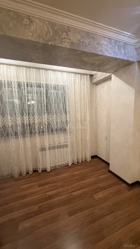 Satılır 3 otaqlı mənzil 135 m²