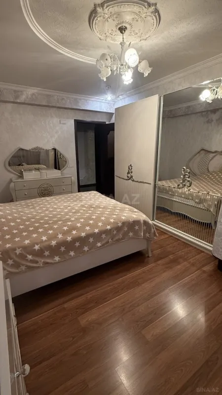 Satılır 3 otaqlı mənzil 135 m²