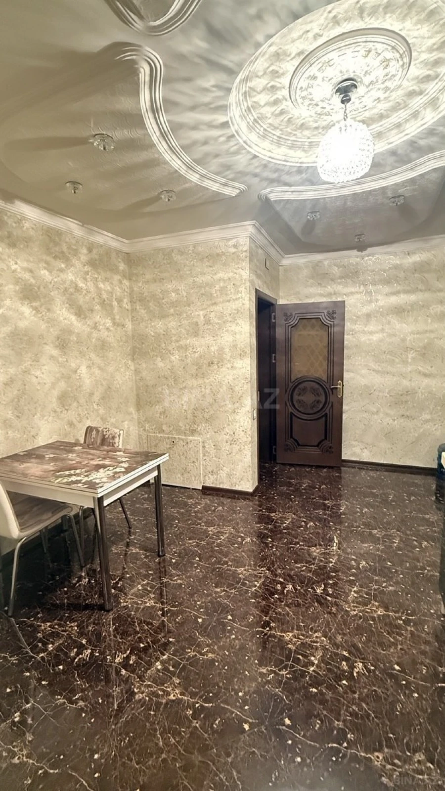 Satılır 3 otaqlı mənzil 135 m²