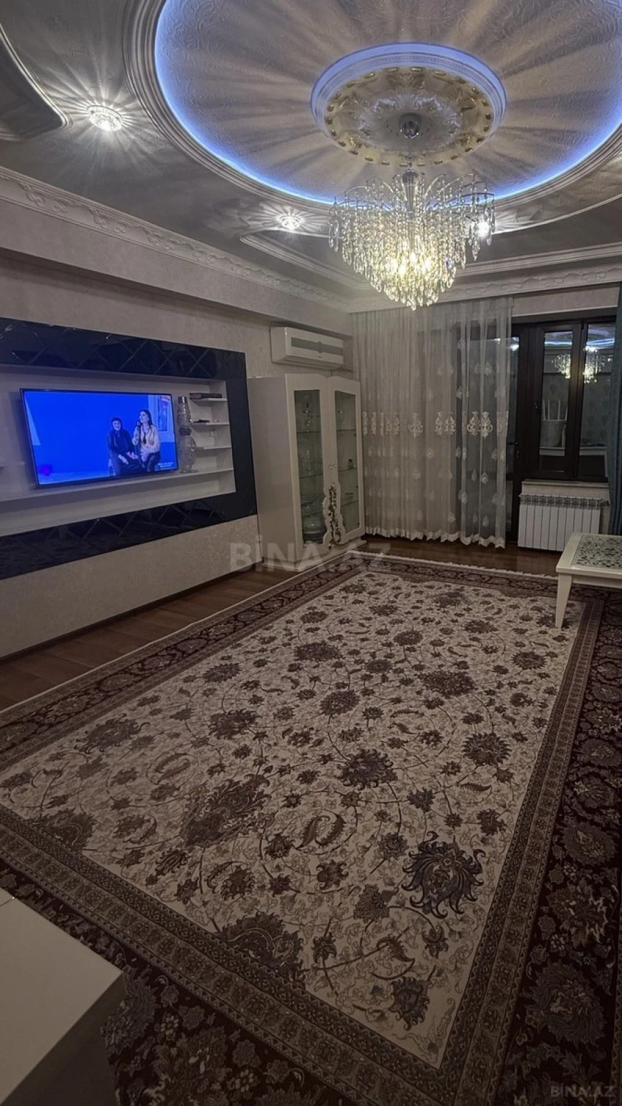 Satılır 3 otaqlı mənzil 135 m²
