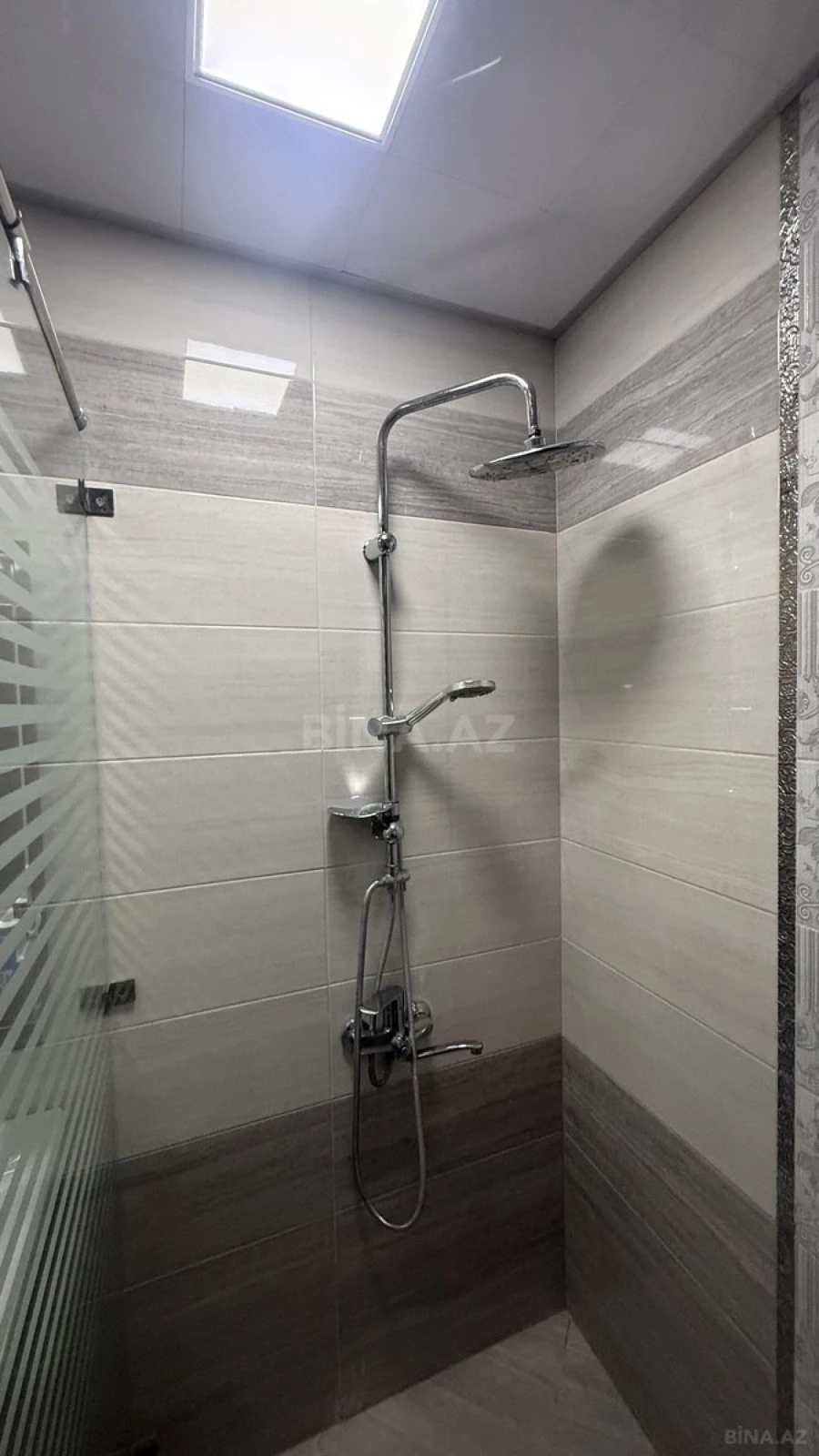 Satılır 3 otaqlı mənzil 135 m²