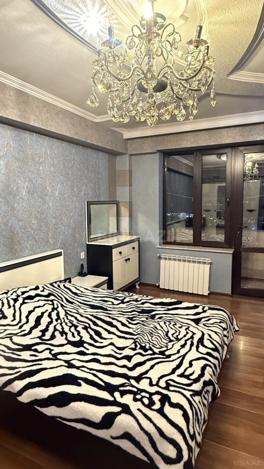 Satılır 3 otaqlı mənzil 135 m²