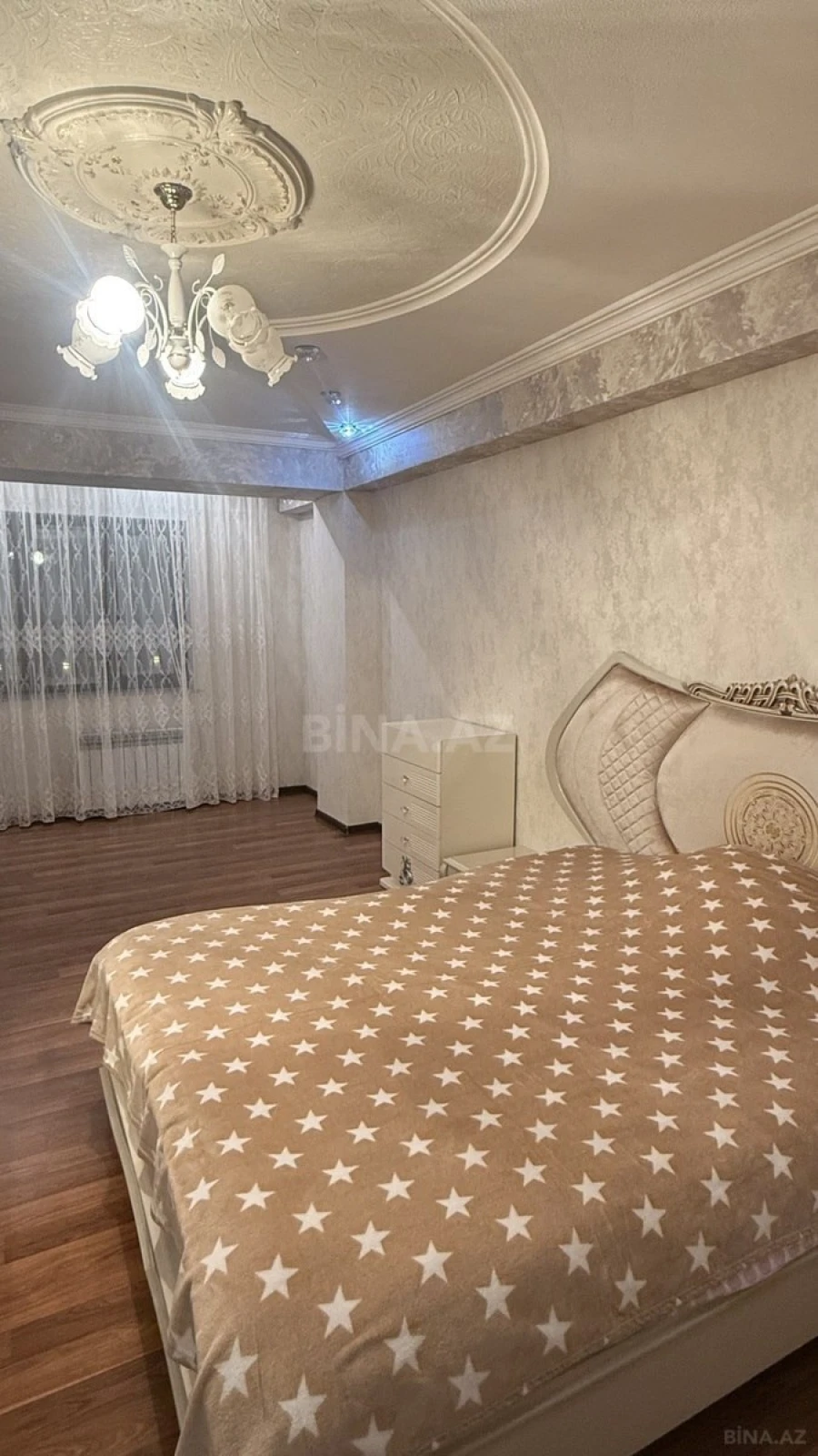 Satılır 3 otaqlı mənzil 135 m²