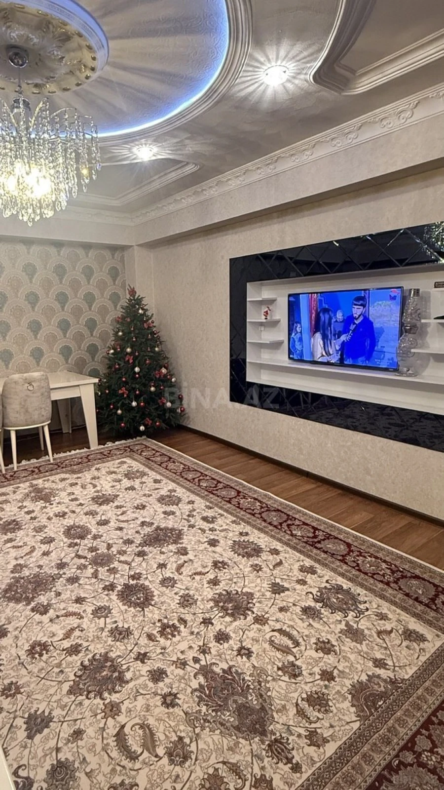 Satılır 3 otaqlı mənzil 135 m²