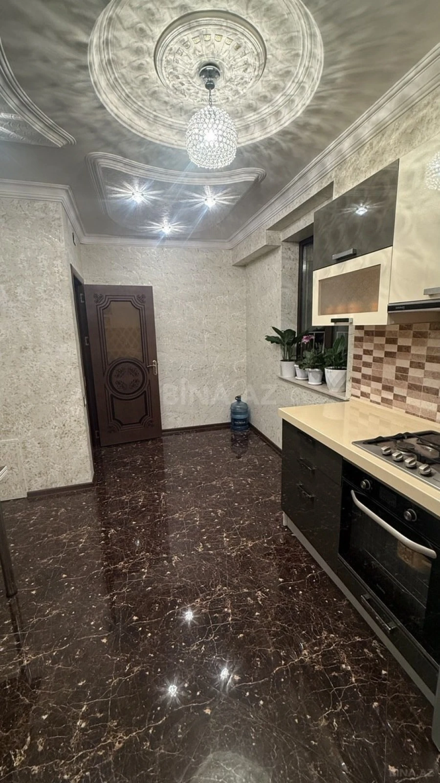 Satılır 3 otaqlı mənzil 135 m²
