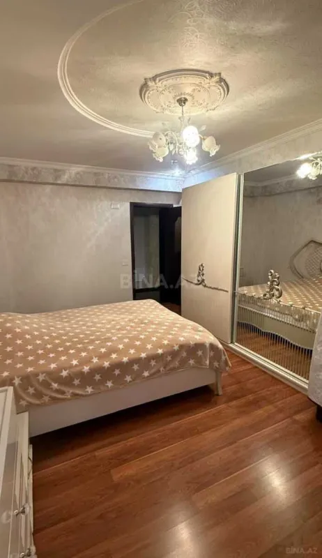 Satılır 3 otaqlı mənzil 135 m²