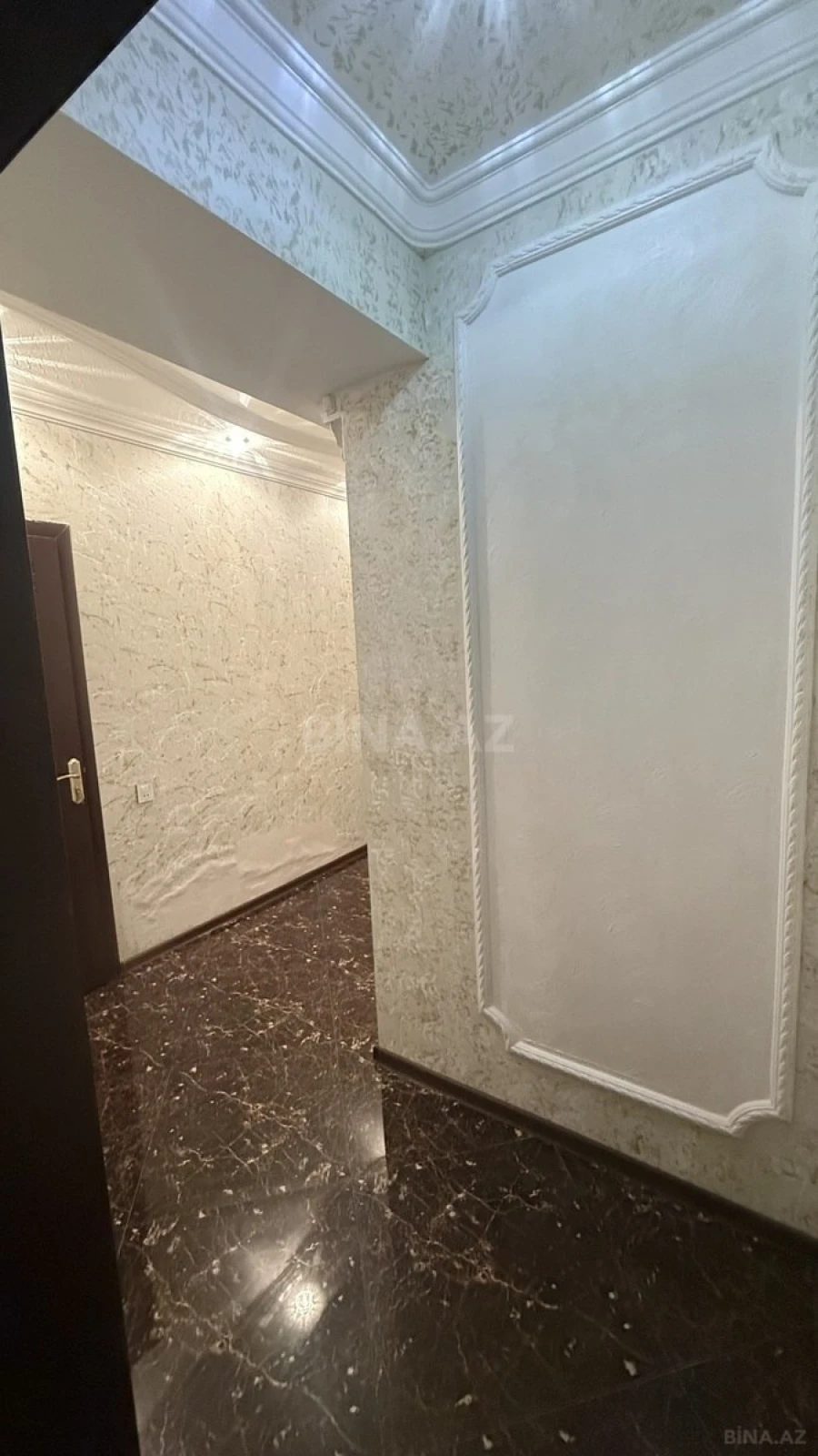 Satılır 3 otaqlı mənzil 135 m²