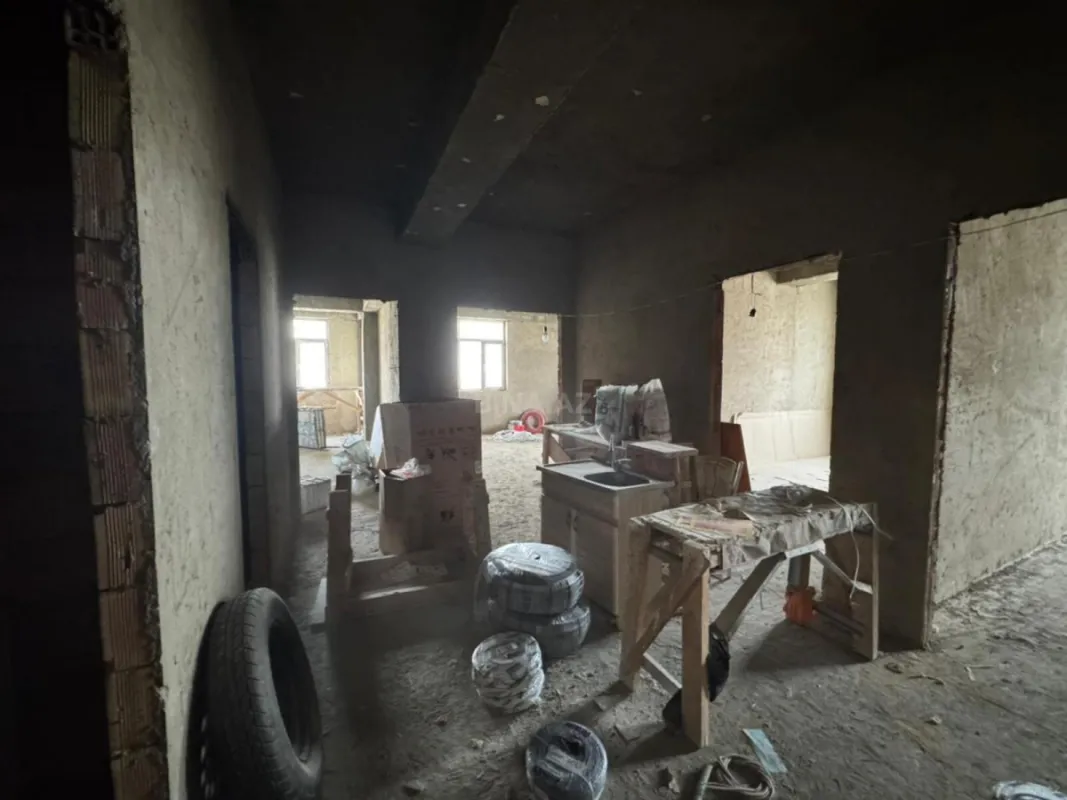 Satılır 3 otaqlı mənzil 136 m²