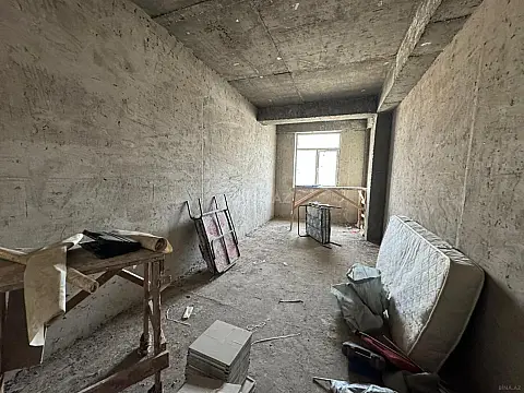 Satılır 3 otaqlı mənzil 136 m²