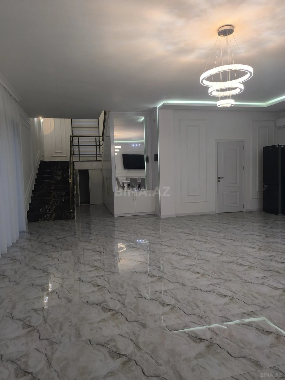 Satılır 5 otaqlı həyət evi 600 m²