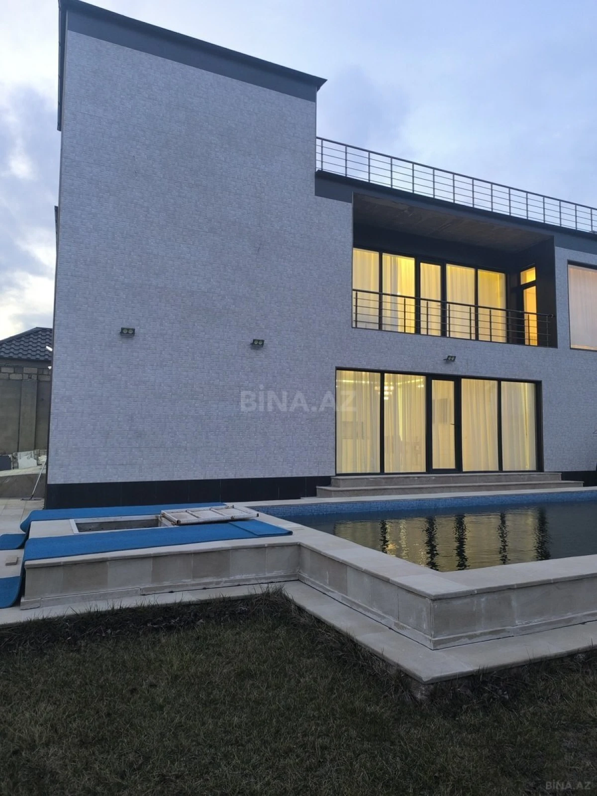 Satılır 5 otaqlı həyət evi 600 m²