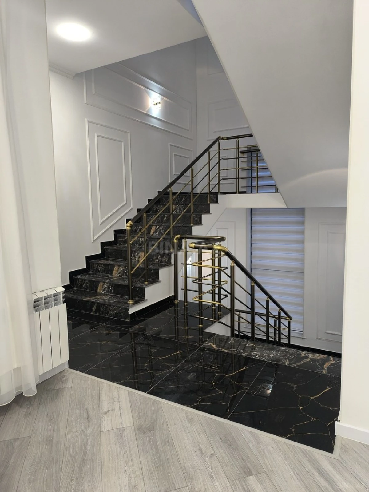 Satılır 5 otaqlı həyət evi 600 m²