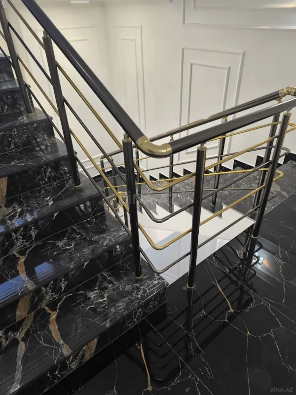 Satılır 5 otaqlı həyət evi 600 m²