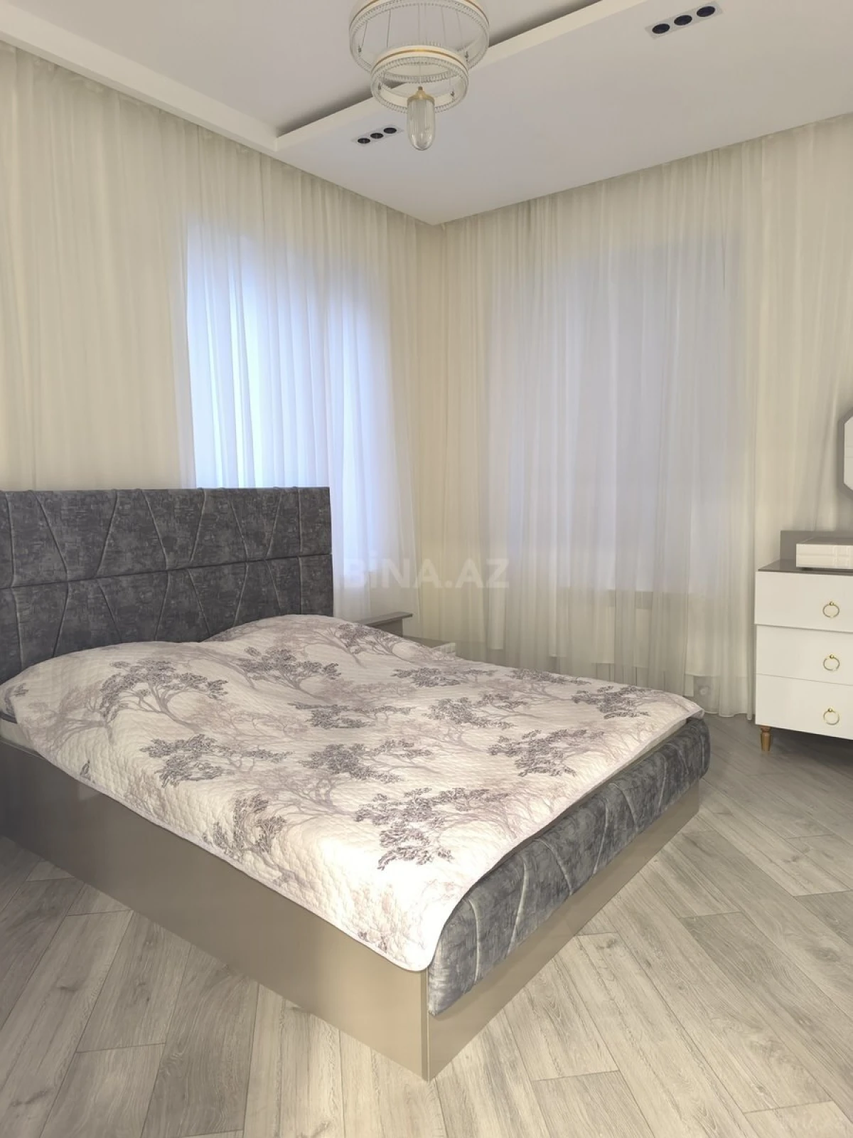 Satılır 5 otaqlı həyət evi 600 m²