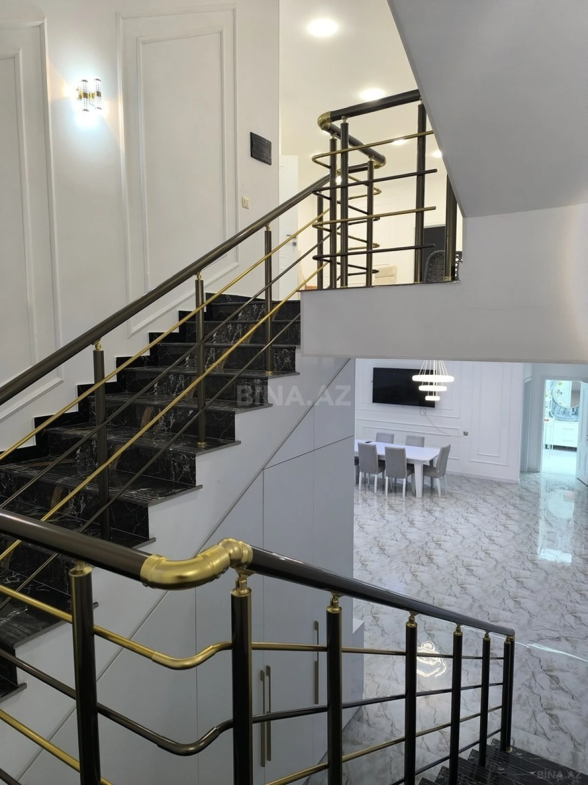 Satılır 5 otaqlı həyət evi 600 m²