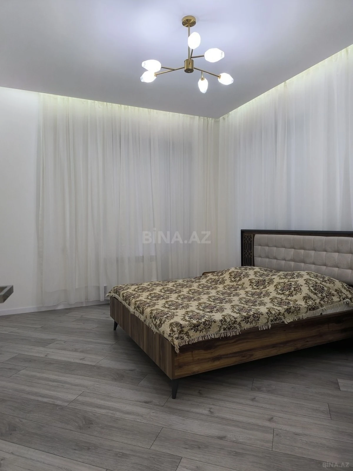 Satılır 5 otaqlı həyət evi 600 m²